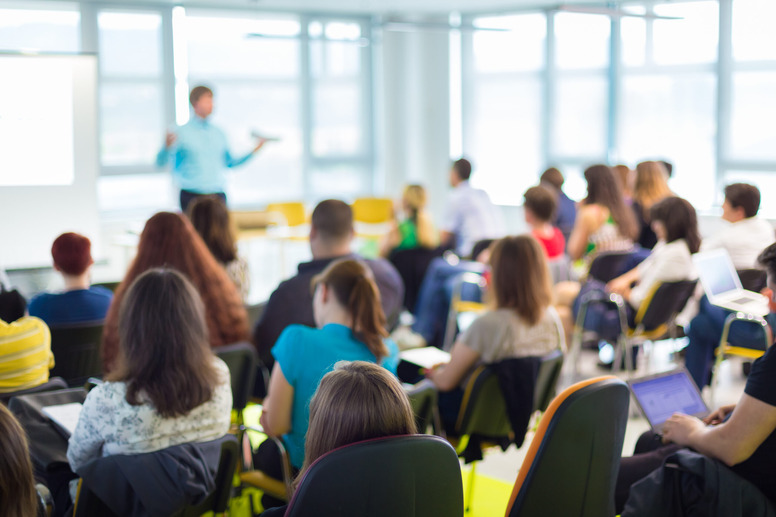 As causas da alta da evasão em cursos superiores por parte dos jovens brasileiros