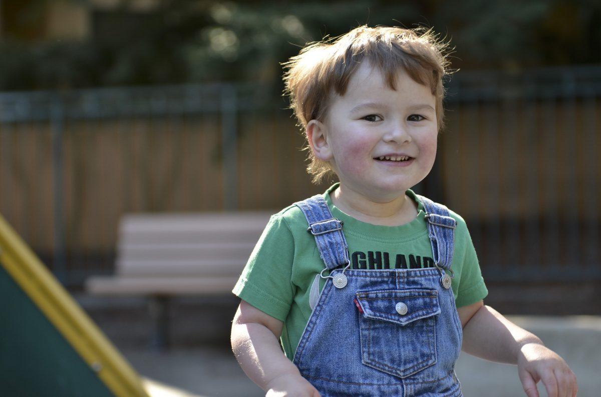 Os desafios da inclusão de pessoas com autismo no Brasil: imagem de uma criança