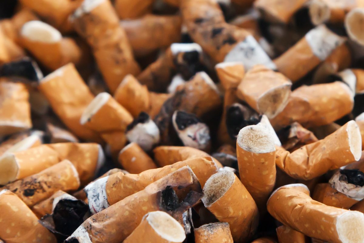Tabagismo no século XXI - problemas e consequências: imagem de vários cigarros