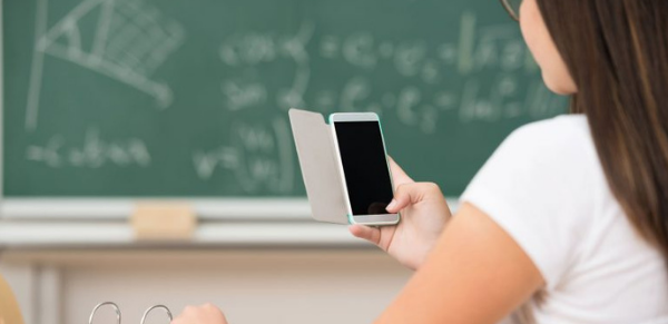 O uso do celular em sala de aula: ferramenta de aprendizagem ou de distração?